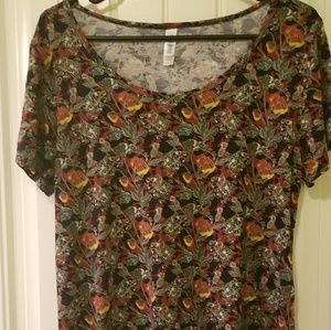 EUC Lularoe Classic Tee